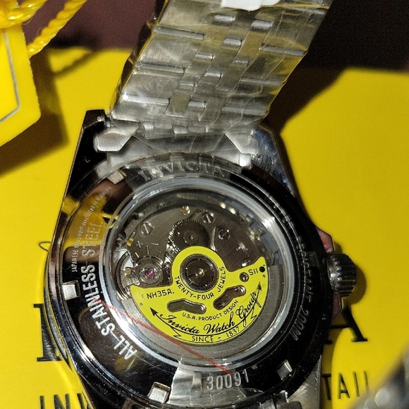 Invicta Silver Bracelet Watch in Yellow Box - Picture 2 of 4